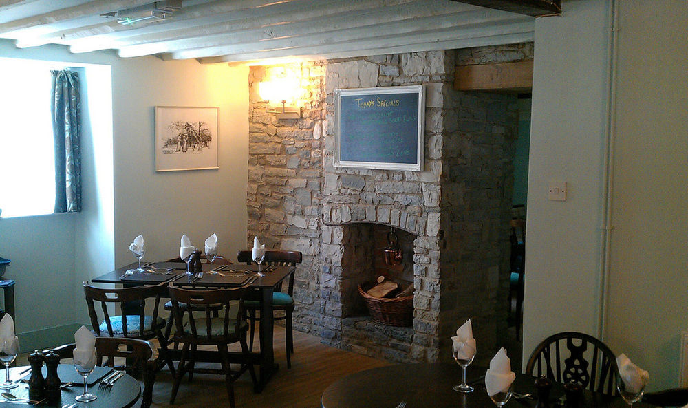 Queen Camel Mildmay Arms מראה חיצוני תמונה